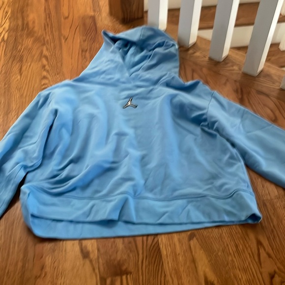 cropped carolina blue jordan hoodie - Picture 1 of 3